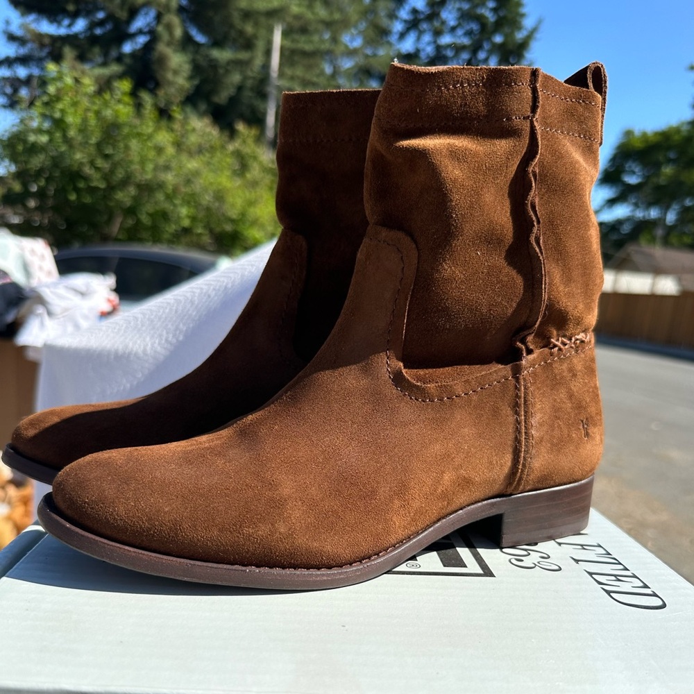 FRYE CARA SHORT SUEDE BOOTS NEW IN BOX!